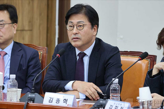 '12·3 비상계엄 사태' 종식 이튿날인 12월5일 국회에서 열린 국민의힘 최고위원회의에서 김종혁 지명직 최고위원이 발언하고 있다.<국민의힘 홈페이지 사진>